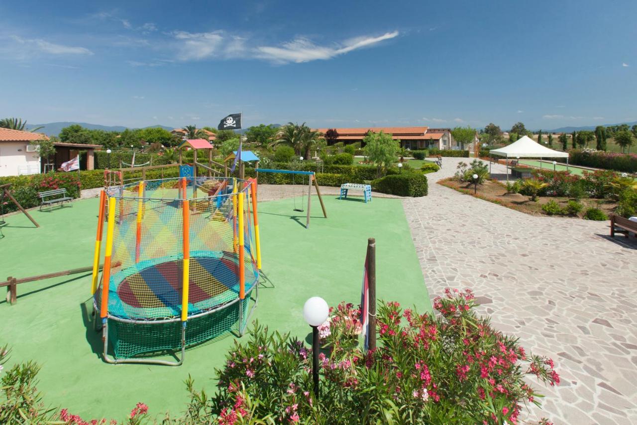 Fattoria Maremmana Aparthotel Marina di Grosseto Ngoại thất bức ảnh